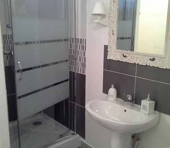 Le Coq En Pate Peronne (Somme)